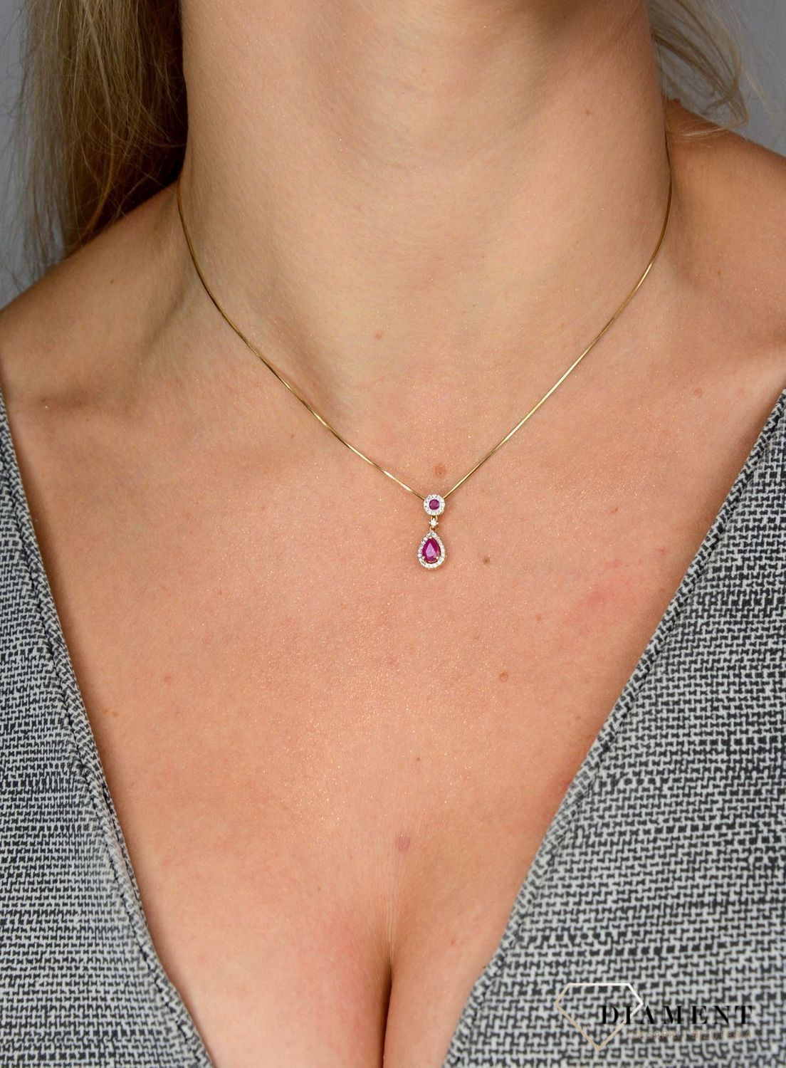 Zawieszka złota z rubinem i brylantami 0660027080 HSI..jpg